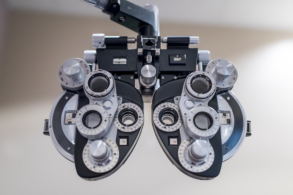Eye Doctors: Optometrists and Ophthalmologists
